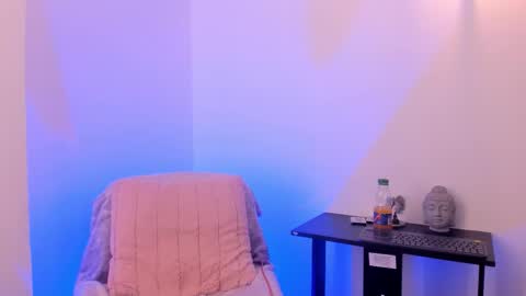 Chelsea  online show from November 18, 8:02 pm