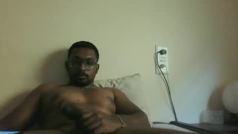 Snapshot of chennaibull1011 chatting on February 22, 8:13 am chennaibull1011 online show from February 22, 8:13 am