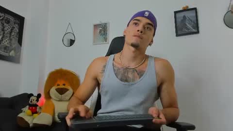 Snapshot of chepe_fit chatting on August 3, 12:09 am chepe vause online show from August 3, 12:09 am