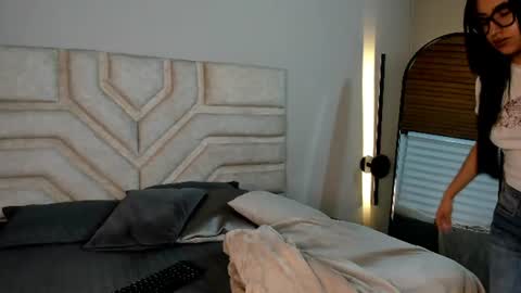 cherry_bunnyx online show from June 14, 4:03 am