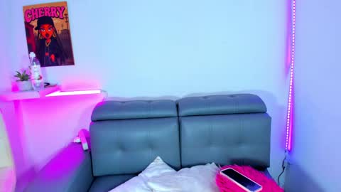 Snapshot of cherry_gate chatting on October 3, 4:20 am cherry_gate online show from October 3, 4:20 am