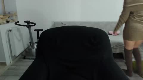 Snapshot of cherry_pie95 chatting on March 5, 4:19 am Sherry online show from March 5, 4:19 am