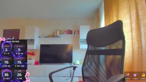 Snapshot of cherry_pie_69 chatting on October 12, 8:46 am mayra online show from October 12, 8:46 am