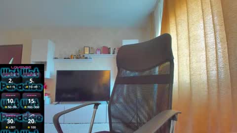 Snapshot of cherry_pie_69 chatting on November 6, 8:59 am mayra online show from November 6, 8:59 am