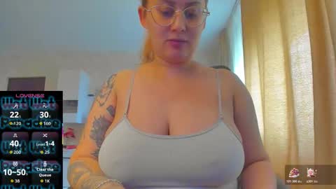 Snapshot of cherry_pie_69 chatting on November 11, 11:54 am mayra online show from November 11, 11:54 am