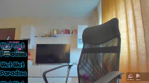 Snapshot of cherry_pie_69 chatting on November 16, 10:54 am mayra online show from November 16, 10:54 am