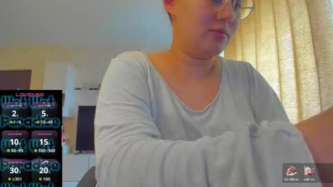 Snapshot of cherry_pie_69 chatting on November 19, 9:42 am mayra online show from November 19, 9:42 am