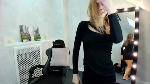 cherry_pr1ce online show from December 12, 4:04 am