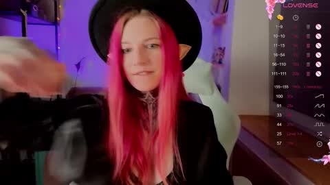 Snapshot of cherry_roxy chatting on November 2, 9:39 pm Roxy online show from November 2, 9:39 pm