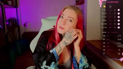 Snapshot of cherry_roxy chatting on November 25, 6:13 am Roxy online show from November 25, 6:13 am