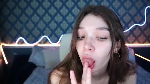 Snapshot of cherry_wipe chatting on December 6, 1:55 pm Cherry Wipe online show from December 6, 1:55 pm