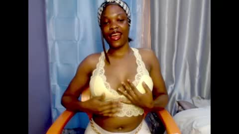 Snapshot of cherry_xchaos chatting on June 8, 6:36 am Sophie online show from June 8, 6:36 am