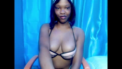 Snapshot of cherry_xchaos chatting on June 15, 4:04 am Sophie online show from June 15, 4:04 am