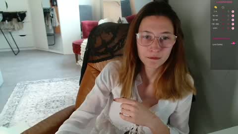 Snapshot of cherryangle chatting on April 19, 7:51 am Leonie online show from April 19, 7:51 am