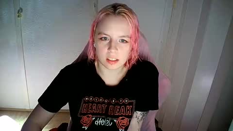 Snapshot of cherrybaby_0 chatting on June 10, 9:03 pm cherrybaby_0 online show from June 10, 9:03 pm