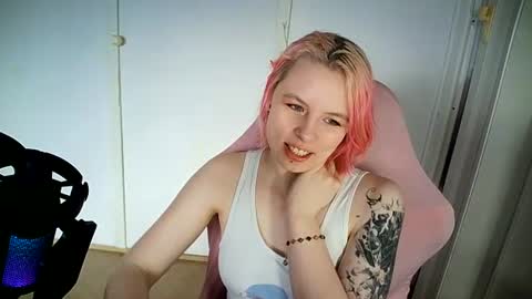 Snapshot of cherrybaby_0 chatting on June 14, 1:35 pm cherrybaby_0 online show from June 14, 1:35 pm