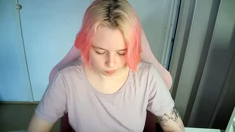 Snapshot of cherrybaby_0 chatting on June 17, 2:07 pm cherrybaby_0 online show from June 17, 2:07 pm