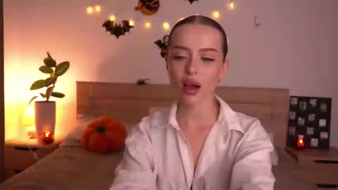 Snapshot of cherryblossom224 chatting on October 17, 9:17 pm Alisha online show from October 17, 9:17 pm