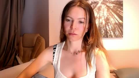 Snapshot of cherrycoloured chatting on April 13, 1:33 am Anna online show from April 13, 1:33 am