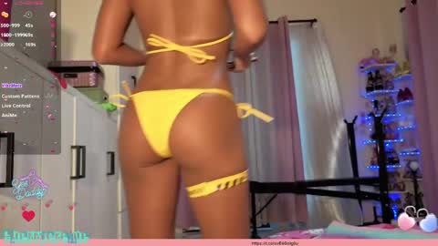 Snapshot of cherrycreme chatting on April 28, 3:33 am Cherry online show from April 28, 3:33 am
