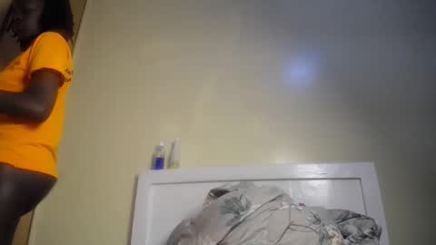 Snapshot of cherrycuddle2 chatting on December 14, 12:21 pm cherrycuddle2 online show from December 14, 12:21 pm