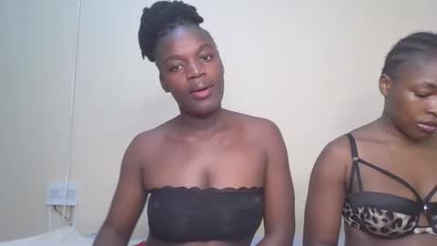 Snapshot of cherrye_bonny2 chatting on April 12, 10:26 pm Cherry online show from April 12, 10:26 pm