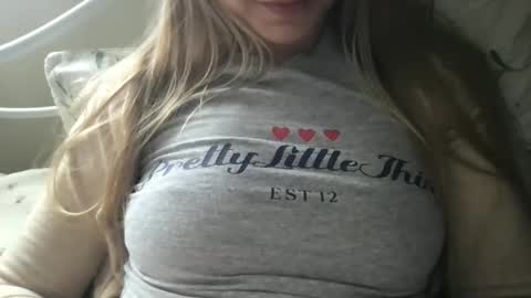 Snapshot of cherryflavorxx chatting on March 19, 4:22 pm cherryflavorxx online show from March 19, 4:22 pm