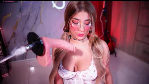 Snapshot of cherrygh_ chatting on April 17, 3:53 am Cherry online show from April 17, 3:53 am