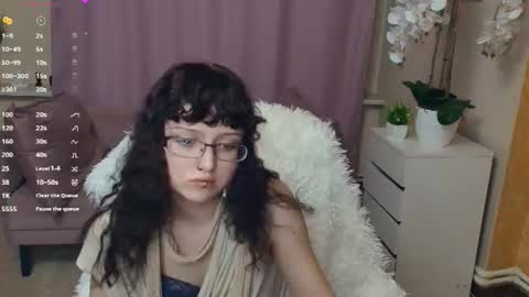 Snapshot of cherrylanding chatting on June 11, 7:56 pm Isabel online show from June 11, 7:56 pm