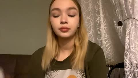 Snapshot of cherryleija chatting on December 16, 2:33 pm Lei online show from December 16, 2:33 pm