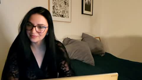 Snapshot of cherryluxe_ chatting on May 20, 7:20 pm Kira online show from May 20, 7:20 pm