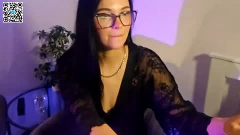 Snapshot of cherryluxe_ chatting on May 26, 9:11 pm Kira online show from May 26, 9:11 pm