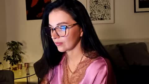 Snapshot of cherryluxe_ chatting on June 8, 7:58 pm Kira online show from June 8, 7:58 pm