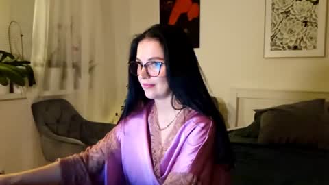 Snapshot of cherryluxe_ chatting on June 10, 8:41 pm Kira online show from June 10, 8:41 pm