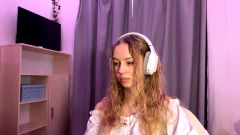 Snapshot of cherryrush951544 chatting on October 14, 5:08 am Evie online show from October 14, 5:08 am