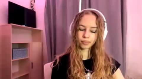 Snapshot of cherryrush951544 chatting on October 15, 5:18 am Evie online show from October 15, 5:18 am