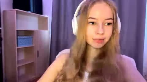 Snapshot of cherryrush951544 chatting on October 20, 9:43 am Evie online show from October 20, 9:43 am