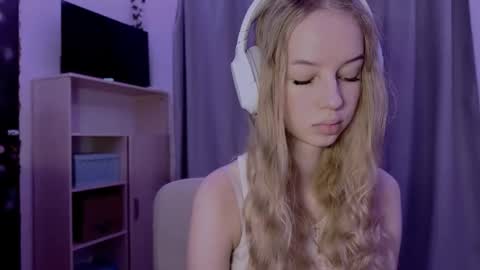 Snapshot of cherryrush951544 chatting on October 28, 4:05 am Evie online show from October 28, 4:05 am