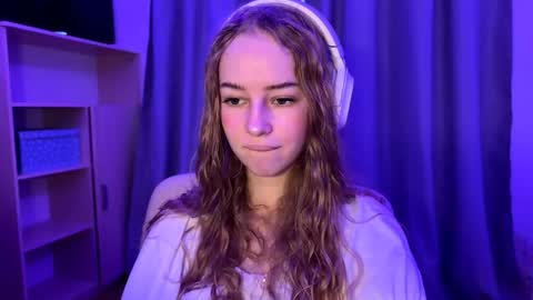 Snapshot of cherryrush951544 chatting on October 31, 6:25 am Evie online show from October 31, 6:25 am