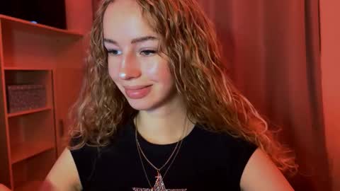 Snapshot of cherryrush951544 chatting on November 19, 4:18 pm Evie online show from November 19, 4:18 pm