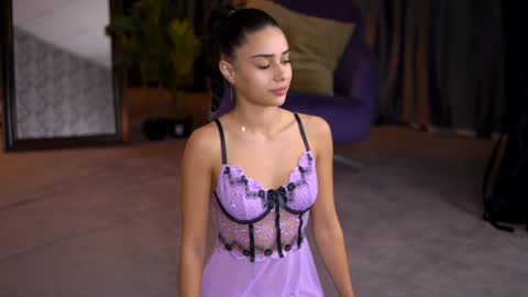 Selena online show from February 6, 7:51 pm
