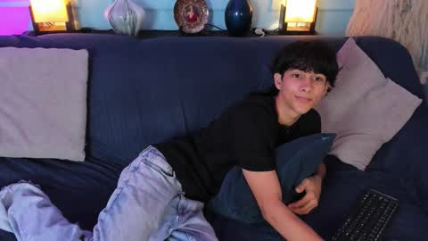 Snapshot of cheys_mast chatting on March 17, 6:44 pm Cheys online show from March 17, 6:44 pm