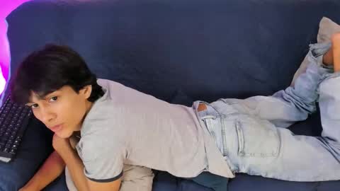 Snapshot of cheys_mast chatting on March 18, 6:44 pm Cheys online show from March 18, 6:44 pm