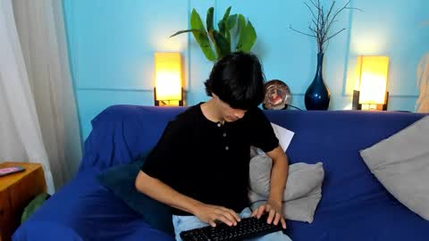 Snapshot of cheys_mast chatting on March 22, 7:28 pm Cheys online show from March 22, 7:28 pm