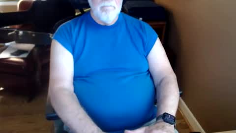 Snapshot of chgodad chatting on May 4, 9:44 pm chgodad online show from May 4, 9:44 pm