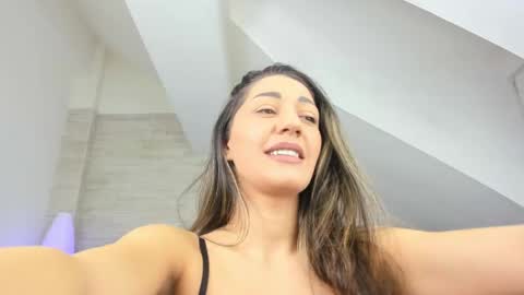 Snapshot of chiara_conti chatting on February 27, 5:34 am Chiara online show from February 27, 5:34 am