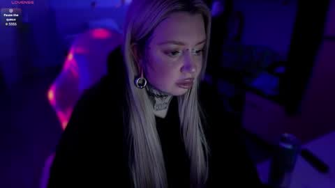 Chi online show from April 17, 9:07 pm