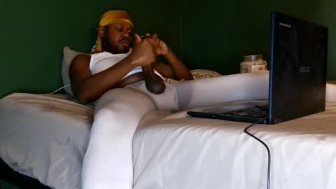 Snapshot of chicagothirdleg chatting on March 6, 6:32 am Que online show from March 6, 6:32 am