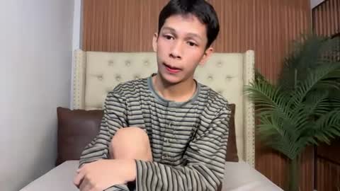 Snapshot of chick_renz chatting on July 28, 4:50 pm chick_renz online show from July 28, 4:50 pm