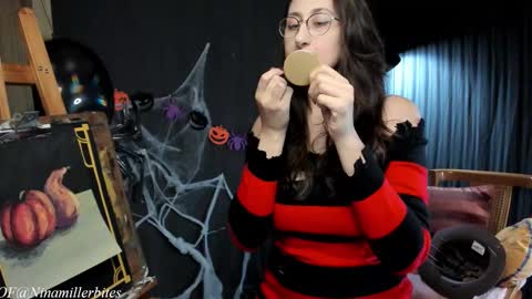 Nina   online show from October 31, 5:14 pm